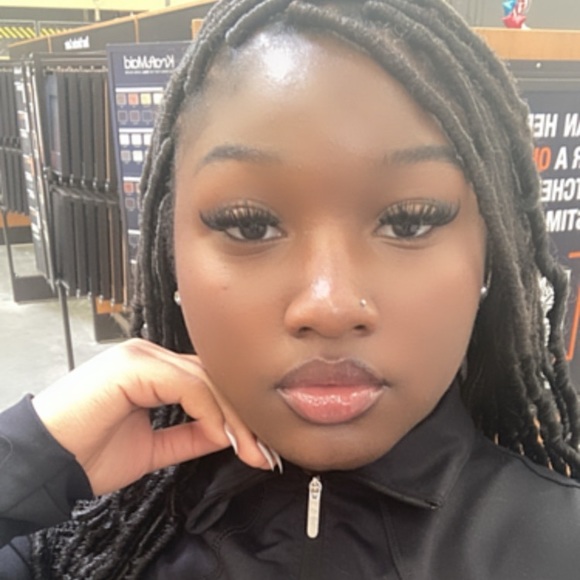 Meet your Posher, Calandra - Picture 1 of 1